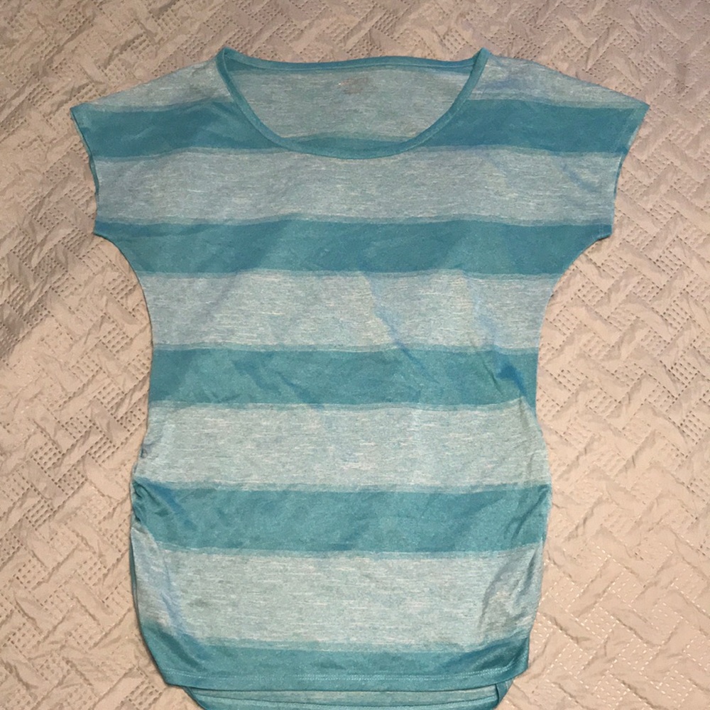 🎈BCG tee with ruching on sides sz L